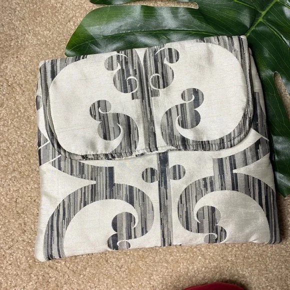 Silk clutch - Picture 2 of 4